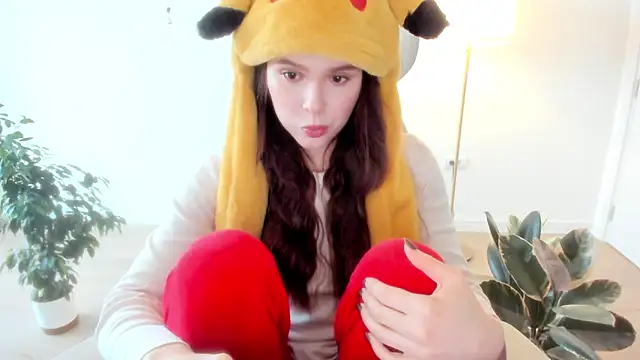 Snapshot of Pokemeboy chatting on 11/26/25, 01:01 Pokemeboy online show from 11/26/25, 01:01