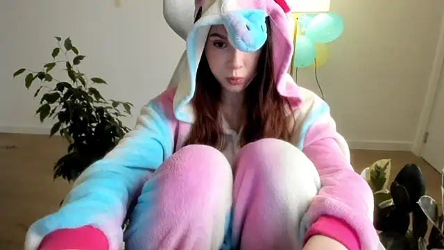 Snapshot of Pokemeboy chatting on 12/15/25, 04:33 Pokemeboy online show from 12/15/25, 04:33