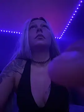 Snapshot of Babii_Nova chatting on 11/25/25, 11:16 Babii Nova online show from 11/25/25, 11:16