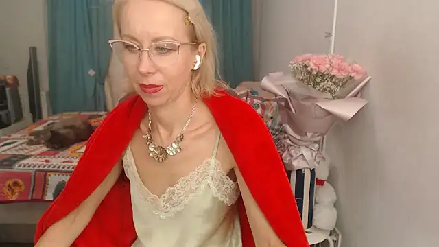 LuxuryNika online show from 10/10/25, 02:27