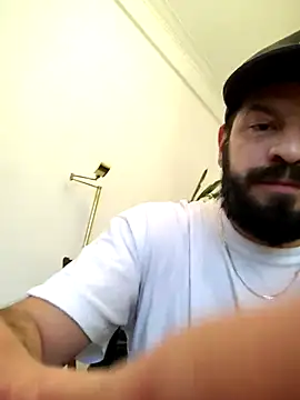 Snapshot of juanci_to chatting on 10/18/25, 11:33 juanci to online show from 10/18/25, 11:33