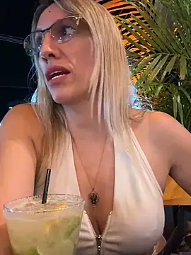 Snapshot of Gatitacarlita chatting on 12/20/24, 11:58 Gatitacarlita online show from 12/20/24, 11:58