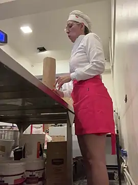 Snapshot of Gatitacarlita chatting on 12/23/24, 06:27 Gatitacarlita online show from 12/23/24, 06:27