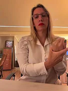 Snapshot of Gatitacarlita chatting on 02/14/25, 08:05 Gatitacarlita online show from 02/14/25, 08:05