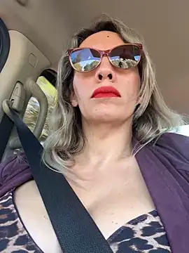 Snapshot of Gatitacarlita chatting on 11/18/25, 12:42 Gatitacarlita online show from 11/18/25, 12:42