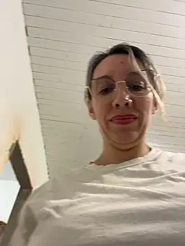 Snapshot of Gatitacarlita chatting on 05/19/26, 05:30 Gatitacarlita online show from 05/19/26, 05:30
