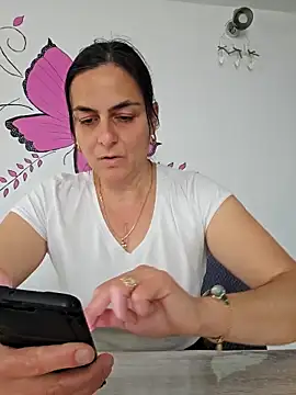 IsabelleCraft online show from 11/25/25, 10:04