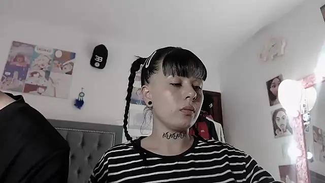 dulce maria x online show from 12/22/24, 07:42