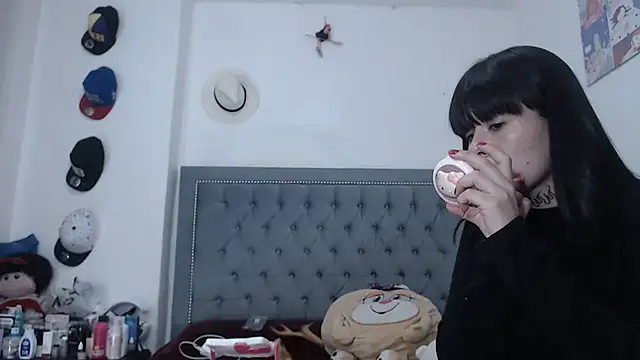 dulce maria x online show from 09/30/25, 10:42