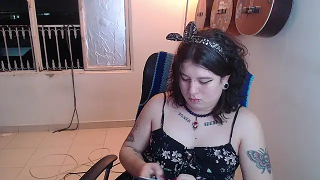 Smoke trip Alicia online show from 10/31/25, 02:34