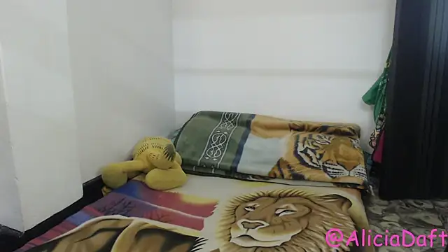 Snapshot of Smoke_trip_Alicia chatting on 03/10/26, 03:00 Smoke trip Alicia online show from 03/10/26, 03:00