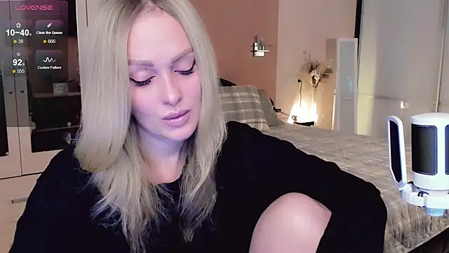 Libby Nora online show from 11/11/25, 10:26