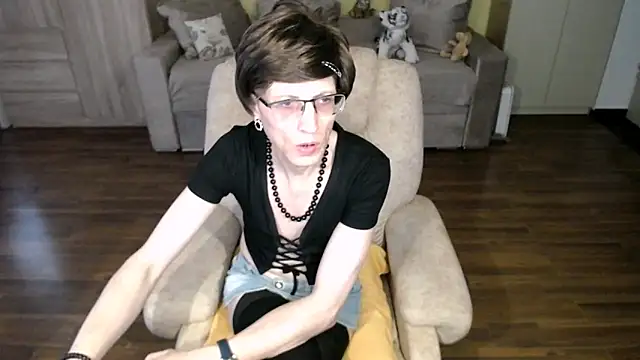 clementine online show from 05/11/26, 02:56