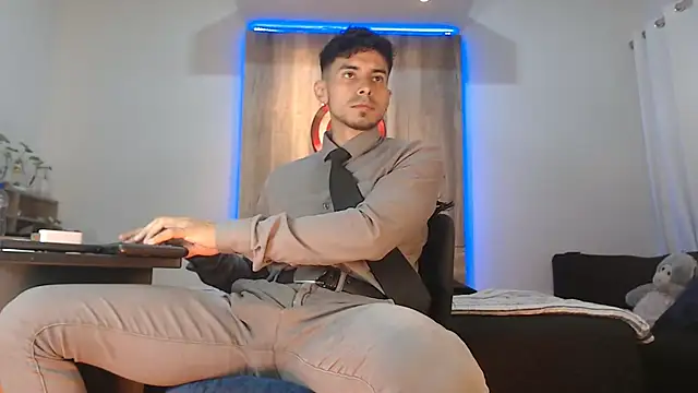 Andrew 4  online show from 10/31/25, 02:45