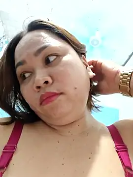 XXLorie 02 online show from 11/29/25, 11:02