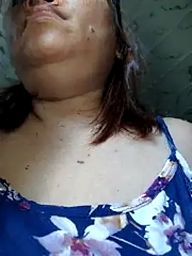 Snapshot of XXLorie_02 chatting on 04/15/26, 02:40 XXLorie 02 online show from 04/15/26, 02:40