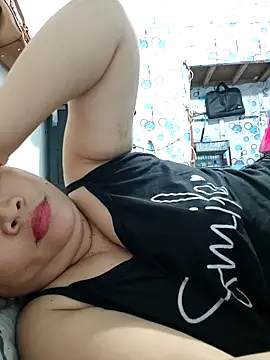 Snapshot of XXLorie_02 chatting on 04/16/26, 12:00 XXLorie 02 online show from 04/16/26, 12:00