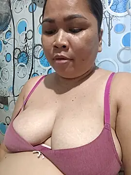 Snapshot of XXLorie_02 chatting on 05/06/26, 12:10 XXLorie 02 online show from 05/06/26, 12:10