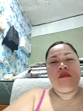 XXLorie 02 online show from 06/25/26, 11:42
