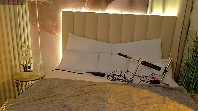 Eille Elfie online show from 11/11/25, 05:40