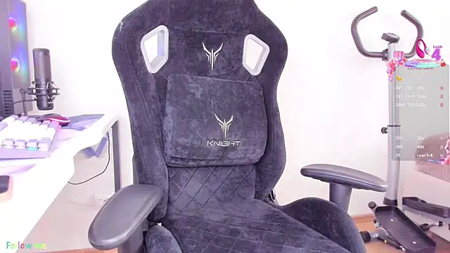 Snapshot of SkyqueenI chatting on 09/17/25, 08:16 SkyqueenI online show from 09/17/25, 08:16