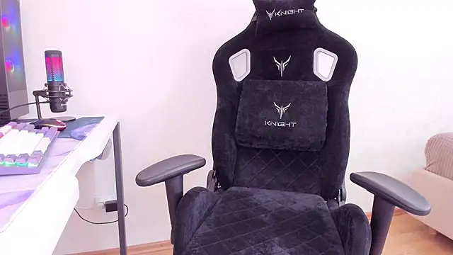 Snapshot of SkyqueenI chatting on 09/19/25, 08:16 SkyqueenI online show from 09/19/25, 08:16