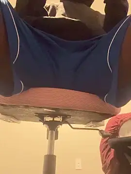 Snapshot of blue5455 chatting on 01/21/25, 01:22 blue5455 online show from 01/21/25, 01:22