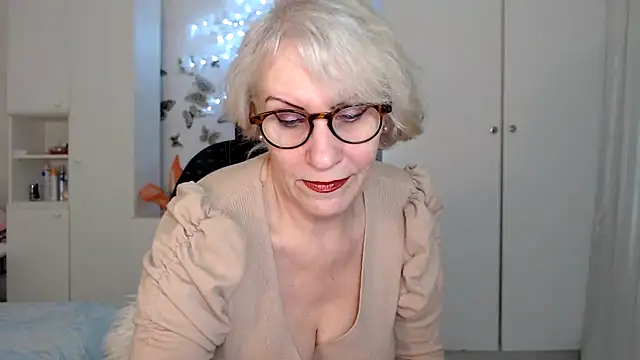 Snapshot of Ghertrude52 chatting on 02/24/25, 04:38 Ghertrude52 online show from 02/24/25, 04:38