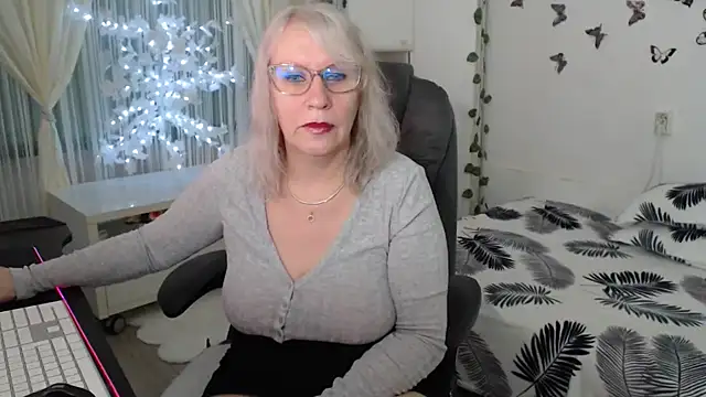 Snapshot of Ghertrude52 chatting on 03/23/26, 05:22 Ghertrude52 online show from 03/23/26, 05:22