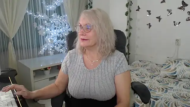 Snapshot of Ghertrude52 chatting on 03/29/26, 04:45 Ghertrude52 online show from 03/29/26, 04:45
