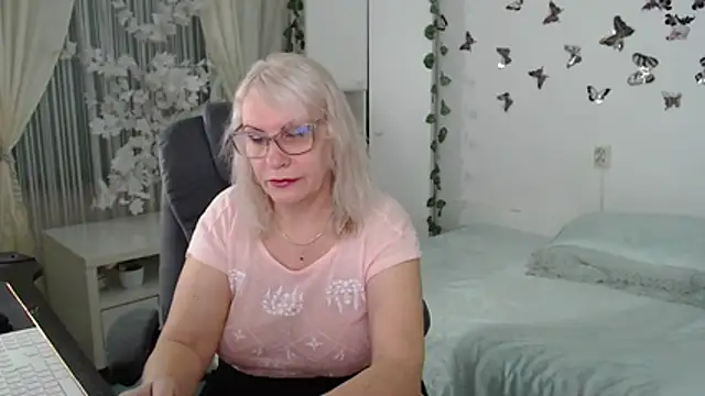 Snapshot of Ghertrude52 chatting on 04/11/26, 04:06 Ghertrude52 online show from 04/11/26, 04:06