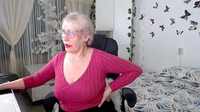 Snapshot of Ghertrude52 chatting on 04/28/26, 03:44 Ghertrude52 online show from 04/28/26, 03:44