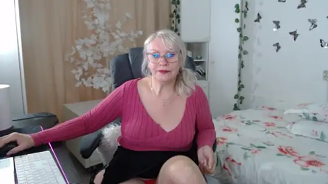 Snapshot of Ghertrude52 chatting on 05/10/26, 04:28 Ghertrude52 online show from 05/10/26, 04:28
