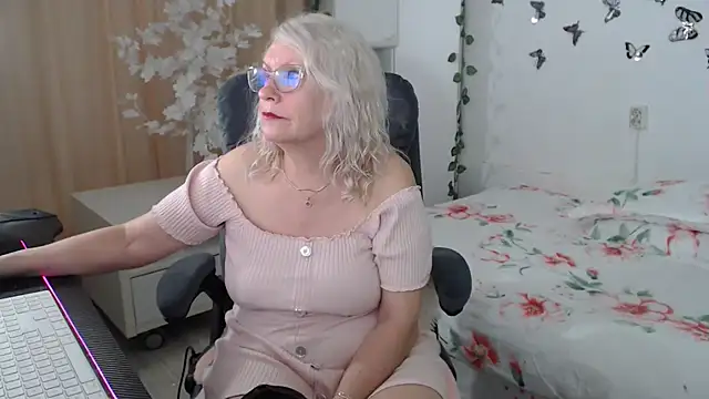 Snapshot of Ghertrude52 chatting on 05/15/26, 04:19 Ghertrude52 online show from 05/15/26, 04:19