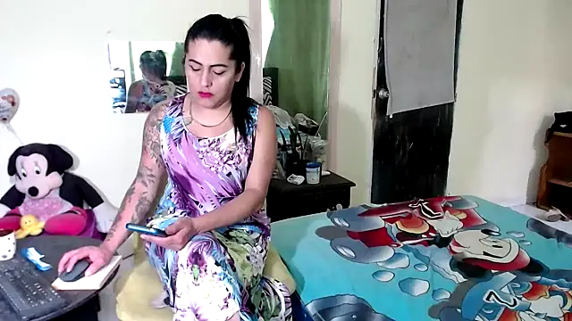 Snapshot of Sashaferrari2000 chatting on 12/15/25, 06:01 Sashaferrari2000 online show from 12/15/25, 06:01