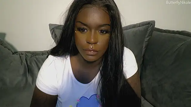 Snapshot of butterflynikole chatting on 02/18/26, 02:07 butterflynikole online show from 02/18/26, 02:07