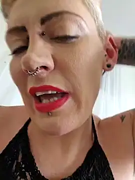 Snapshot of PinkTheHawk chatting on 12/08/24, 02:07 PinkTheHawk online show from 12/08/24, 02:07