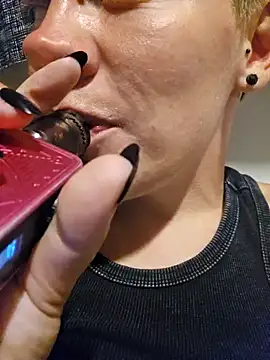 Snapshot of PinkTheHawk chatting on 12/24/24, 08:22 PinkTheHawk online show from 12/24/24, 08:22