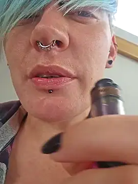 Snapshot of PinkTheHawk chatting on 12/25/24, 02:25 PinkTheHawk online show from 12/25/24, 02:25