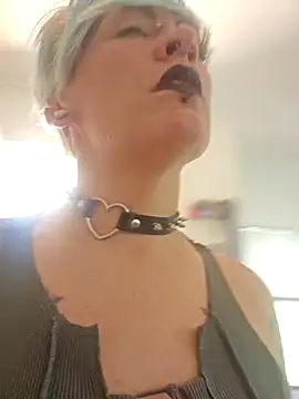 Snapshot of PinkTheHawk chatting on 01/07/25, 01:17 PinkTheHawk online show from 01/07/25, 01:17