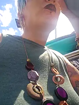 Snapshot of PinkTheHawk chatting on 01/09/25, 02:22 PinkTheHawk online show from 01/09/25, 02:22