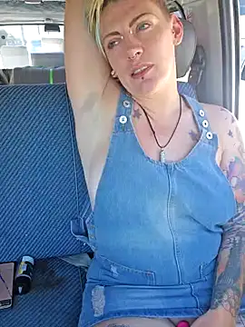 Snapshot of PinkTheHawk chatting on 01/11/25, 01:59 PinkTheHawk online show from 01/11/25, 01:59