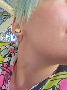 Snapshot of PinkTheHawk chatting on 01/12/25, 11:26 PinkTheHawk online show from 01/12/25, 11:26