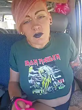 Snapshot of PinkTheHawk chatting on 01/14/25, 11:27 PinkTheHawk online show from 01/14/25, 11:27