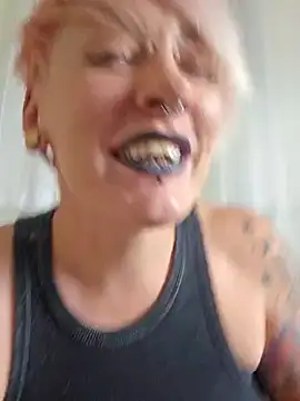 Snapshot of PinkTheHawk chatting on 01/22/25, 10:26 PinkTheHawk online show from 01/22/25, 10:26