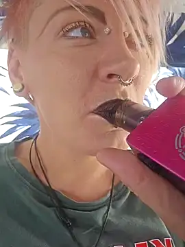 Snapshot of PinkTheHawk chatting on 01/23/25, 10:22 PinkTheHawk online show from 01/23/25, 10:22