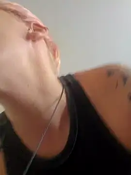 Snapshot of PinkTheHawk chatting on 01/26/25, 10:13 PinkTheHawk online show from 01/26/25, 10:13