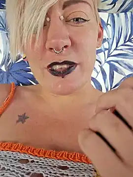 Snapshot of PinkTheHawk chatting on 02/07/25, 10:41 PinkTheHawk online show from 02/07/25, 10:41