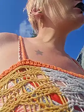 Snapshot of PinkTheHawk chatting on 02/08/25, 08:42 PinkTheHawk online show from 02/08/25, 08:42