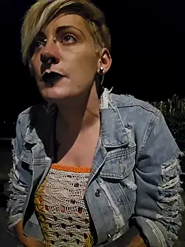 Snapshot of PinkTheHawk chatting on 02/20/25, 08:39 PinkTheHawk online show from 02/20/25, 08:39